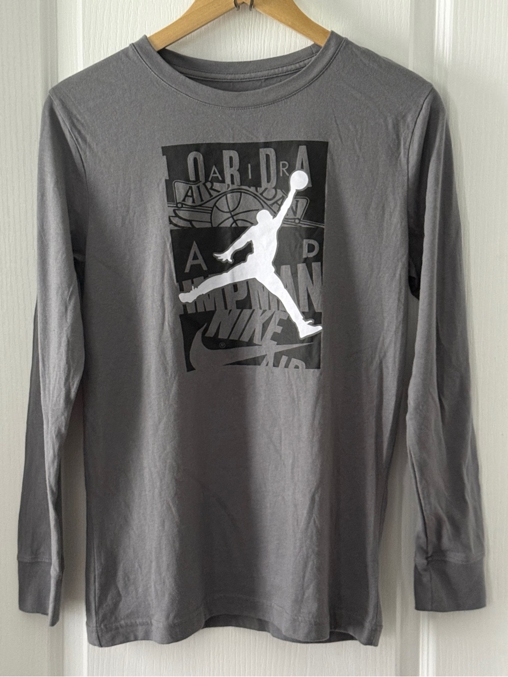 Nike Gray Long-Sleeve Jordan Graphic Tee Youth SizeXL 14-15 Years